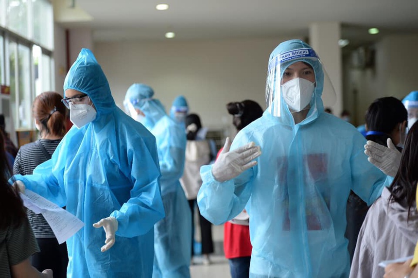 Mc Minh Khang khong the ve chiu tang cha anh 3