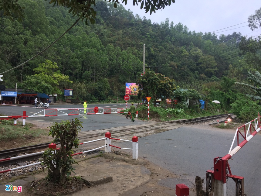 Doan xe cua Chu tich Kim Jong Un roi Dong Dang, huong ve Ha Noi hinh anh 12