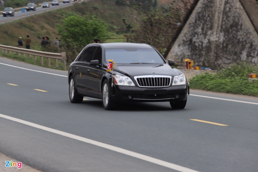 Doan xe cua Chu tich Kim Jong Un roi Dong Dang, huong ve Ha Noi hinh anh 11