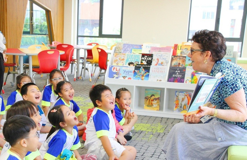 Truong quoc te tang hoc phi anh 4