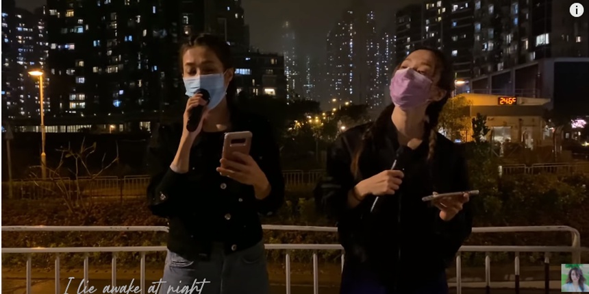 Chung Gia Han hat rong tren pho anh 1