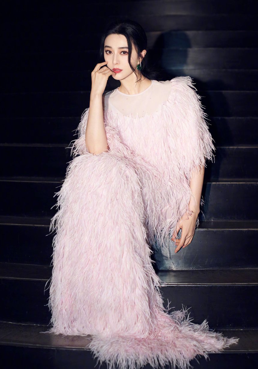 Trung Quoc cam nghe si be boi anh 1