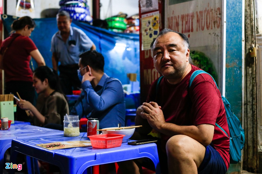 pho, pho lau doi, du khach anh 7