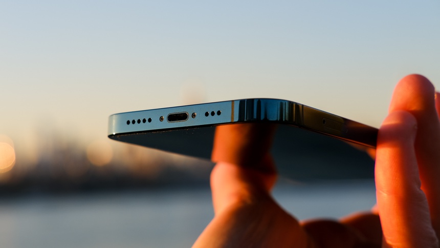 Apple co nen giu cong Lightning anh 1