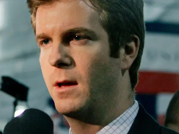 Ai dang ‘sua chua’ Facebook? anh 2