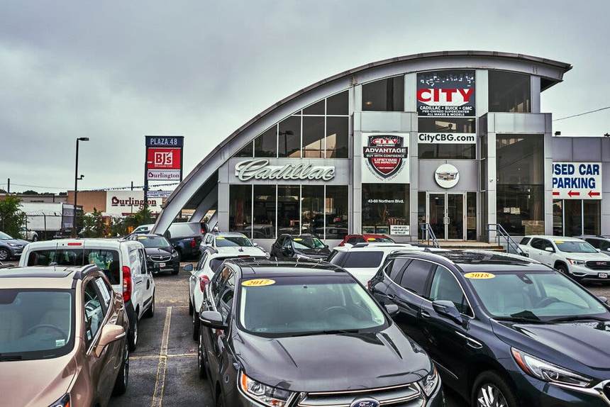 Di may bay hang tram km de mua xe hoi anh 1