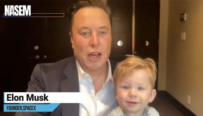Elon Musk be con trong luc hop online anh 1