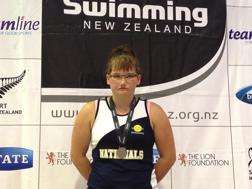 Co gai co khuon mat 'khong the cuoi' anh 2