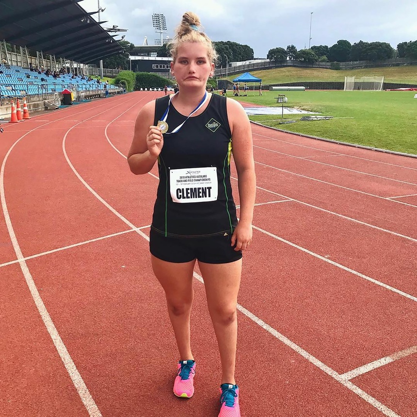 Co gai co khuon mat 'khong the cuoi' anh 4