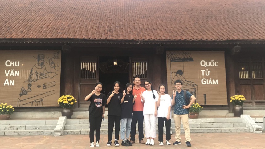 Nu sinh chuyen Hoa doat giai nhat Lich su anh 2