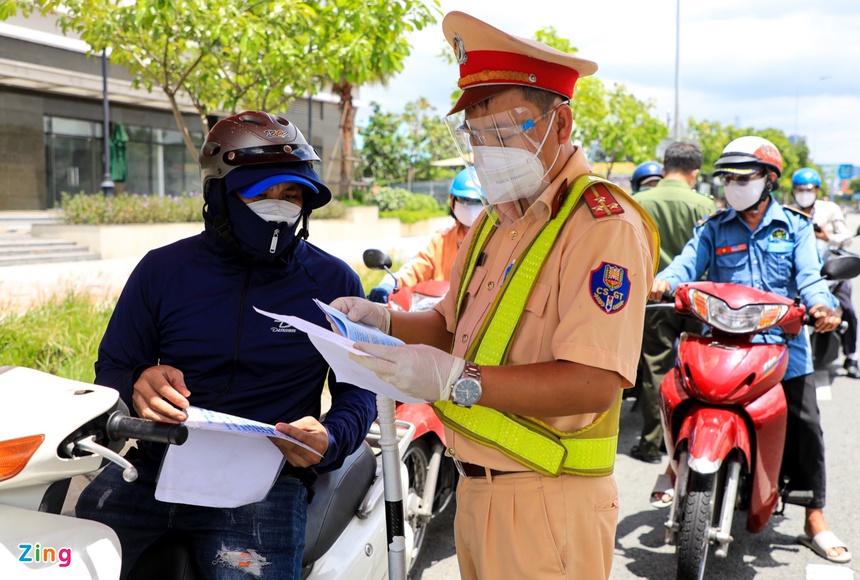 Hang quan dong cua truoc ngay thi diem mo cua quan 7 anh 8