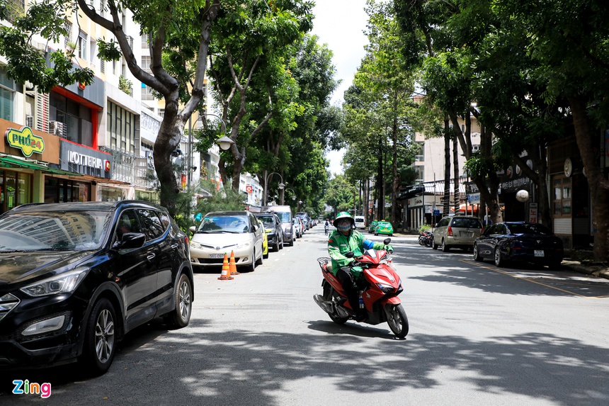 Hang quan dong cua truoc ngay thi diem mo cua quan 7 anh 7