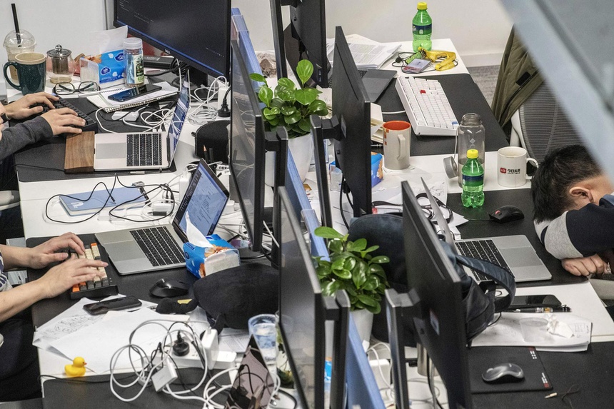 lam viec qua suc anh 2