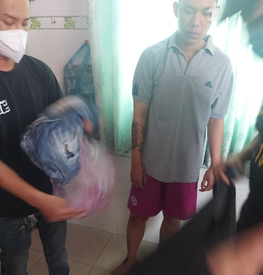 Bat 2 ke cuop o quan Tan Binh anh 2