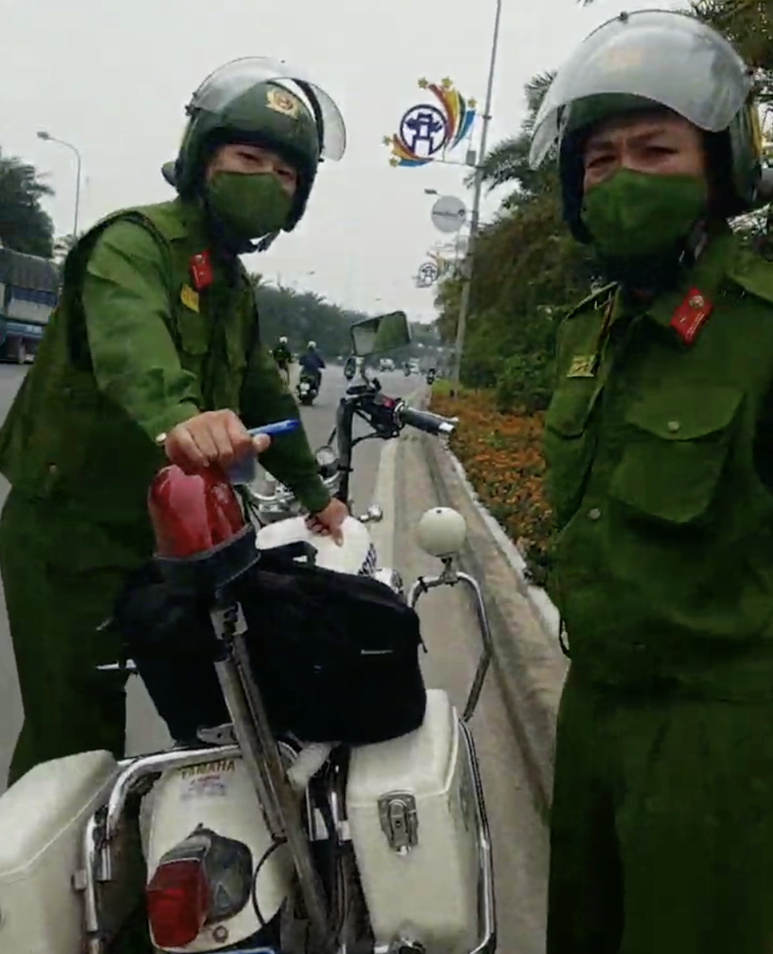 canh sat 113 xin loi nguoi dan anh 1