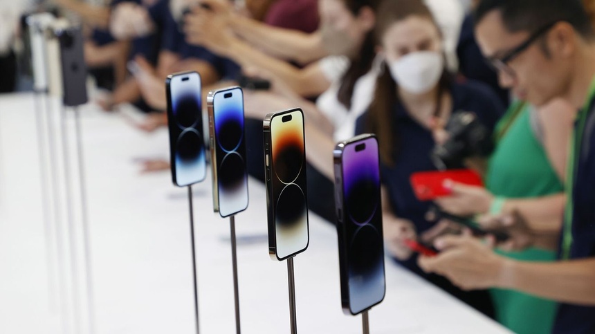 Gia iPhone 14 xach tay anh 1
